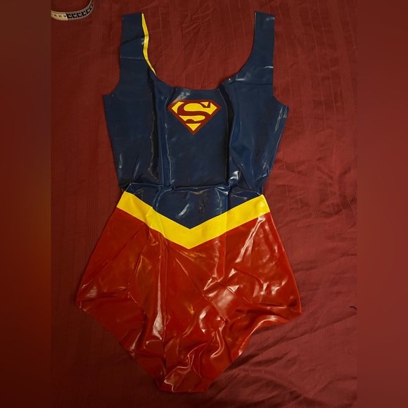 Supergirl Latex Bodysuit - Picture 2 of 5